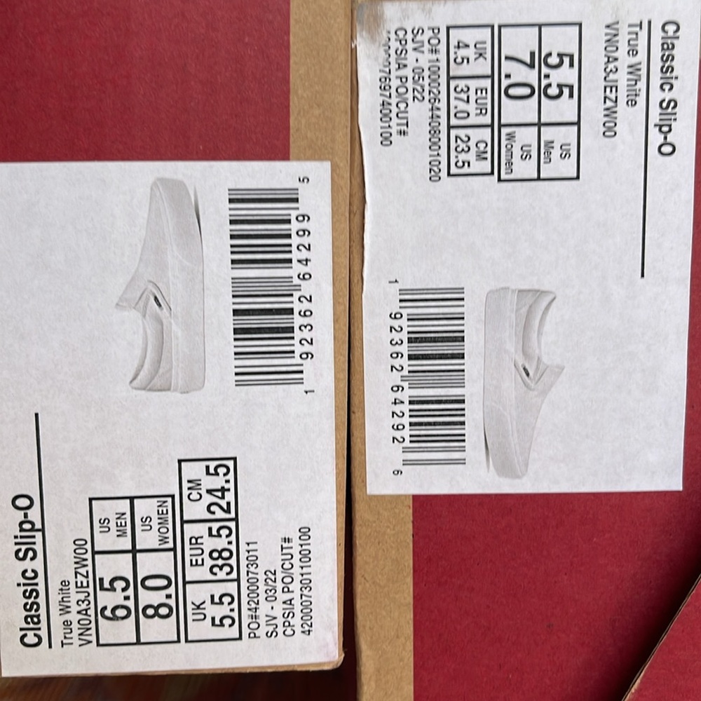 Vans WMNS Classic Slip-On
True White
VN0A3JEZW00
Sneakers - Picture 16 of 16